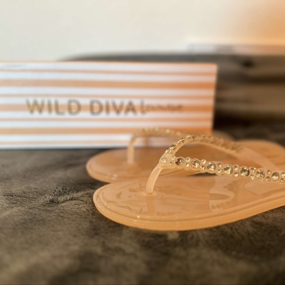 WILD DIVA Lounge Rhinstone Stud JELLY Sandals Size 7